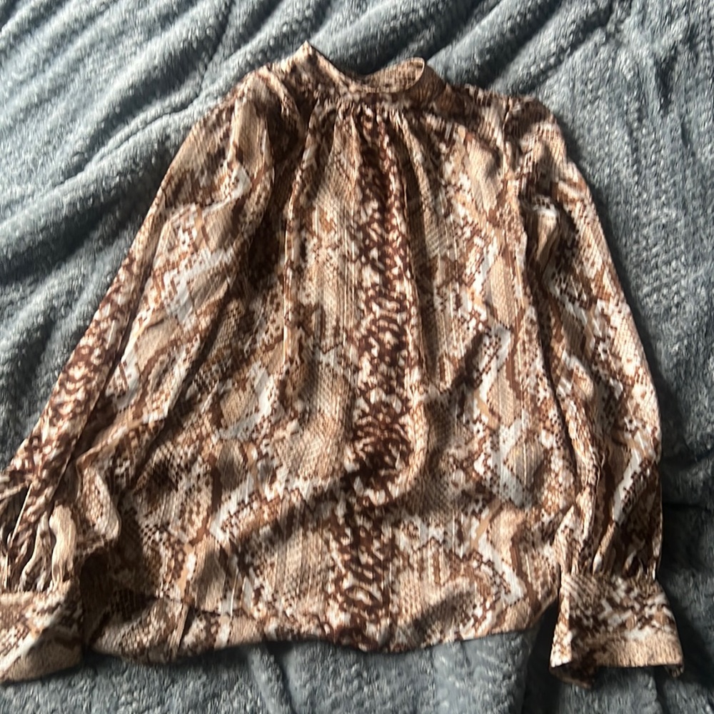 Snake skin long sleeved shirt with high neck and buttons